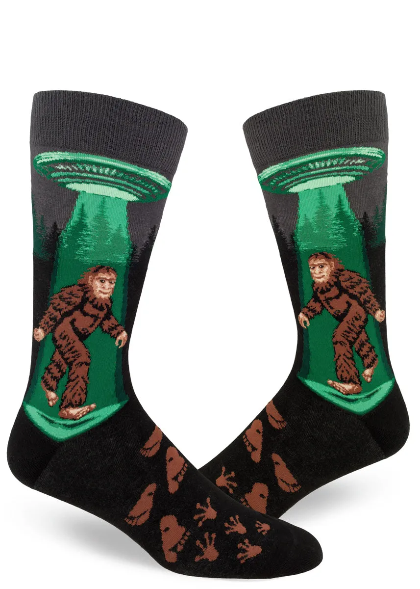 Sasquatch Believes in UFO Men's Socks